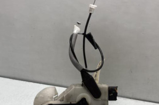 Serrure avant gauche PEUGEOT 208 1