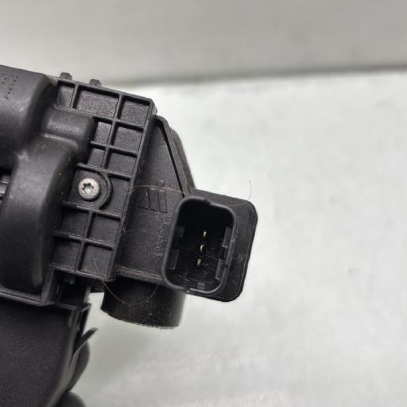 Serrure de coffre PEUGEOT 208 1 Photo n°2