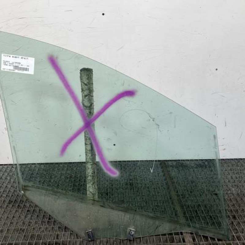 Vitre avant droit PEUGEOT 308 1 Photo n°4