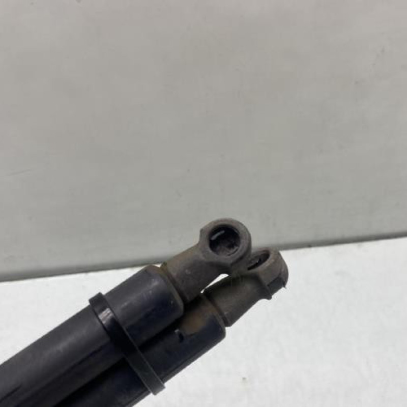 Verin de coffre TOYOTA AVENSIS 3 Photo n°4