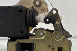 Serrure avant droit PEUGEOT 106