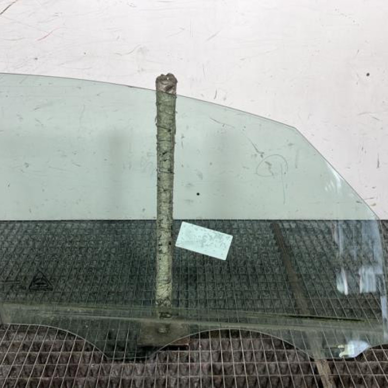 Vitre avant gauche KIA VENGA Photo n°4