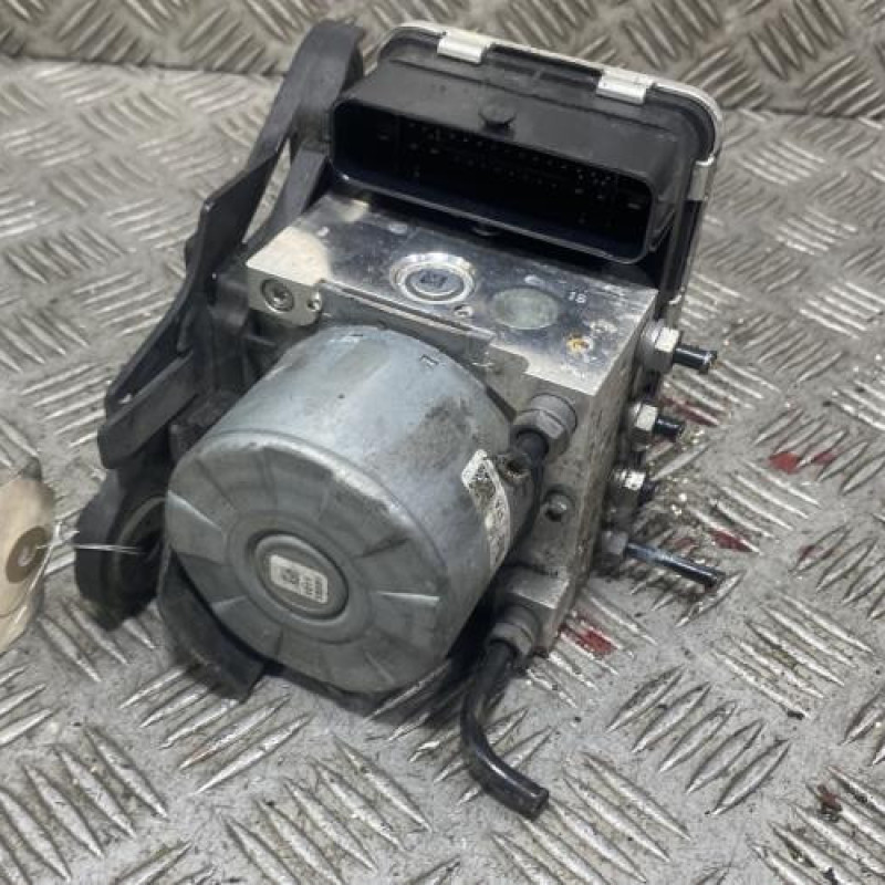 Bloc ABS (freins anti-blocage) VOLKSWAGEN GOLF 8 Photo n°3