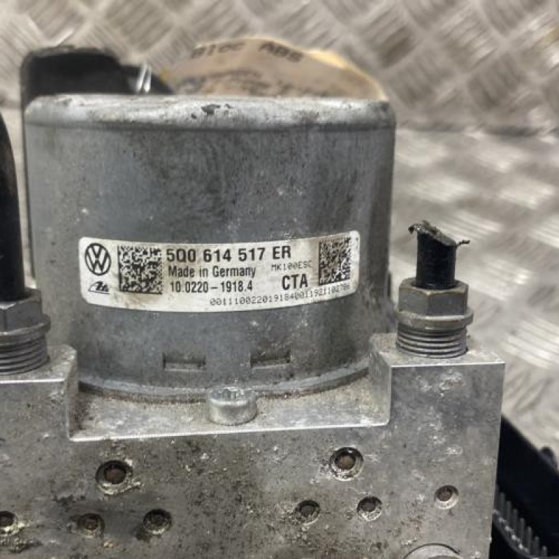 Bloc ABS (freins anti-blocage) VOLKSWAGEN GOLF 8 Photo n°4