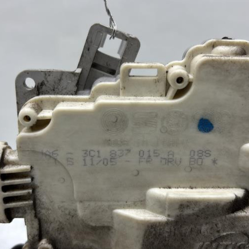 Serrure avant gauche VOLKSWAGEN PASSAT 5 Photo n°2