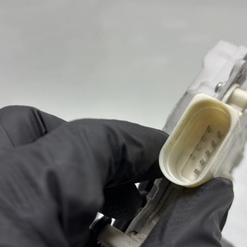 Serrure avant gauche VOLKSWAGEN PASSAT 5 Photo n°3