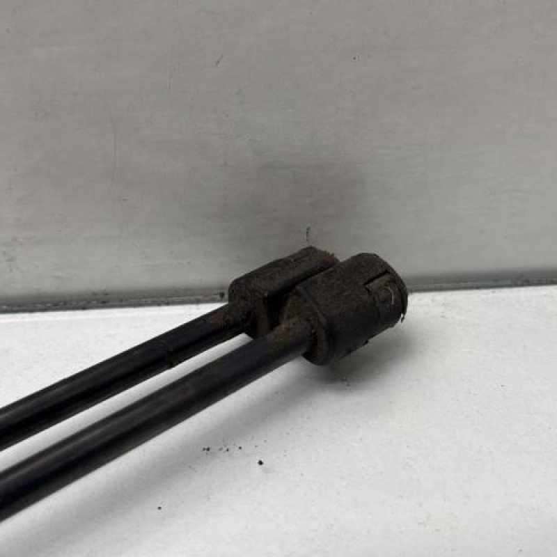 Verin de coffre VOLKSWAGEN GOLF PLUS Photo n°3