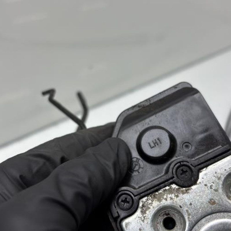 Serrure avant gauche HYUNDAI I 10 1 Photo n°7