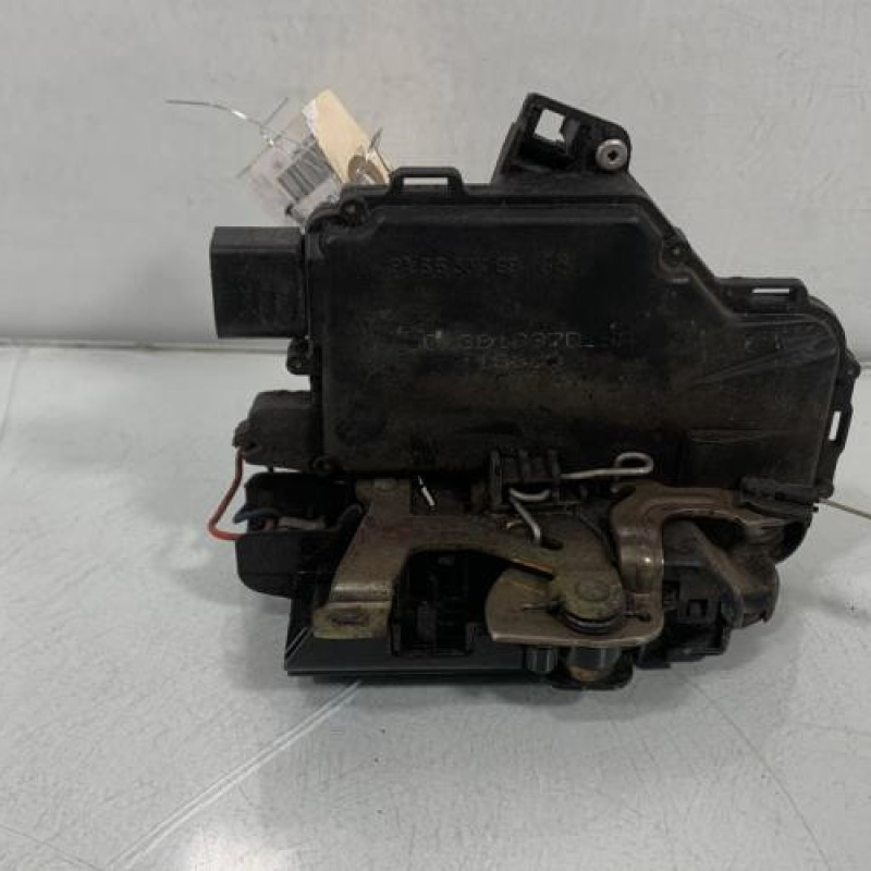 Serrure avant gauche VOLKSWAGEN GOLF 4 Photo n°1