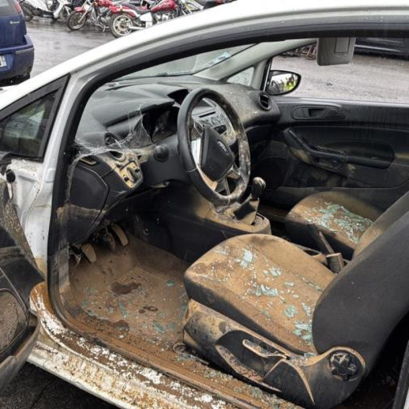 Face avant FORD FIESTA 6 Photo n°11