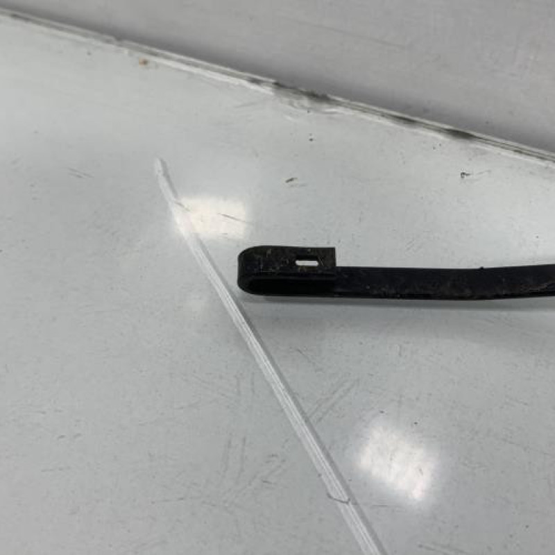 Bras essuie glace arriere PEUGEOT 205 Photo n°4