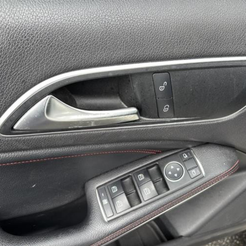 Moteur MERCEDES CLASSE A 176 Photo n°20