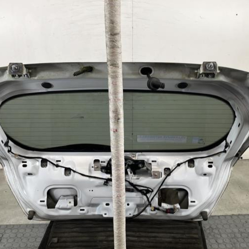 Malle/Hayon arriere FORD FIESTA 6 Photo n°10