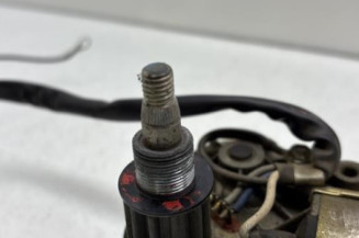 Moteur essuie glace arriere PEUGEOT 205