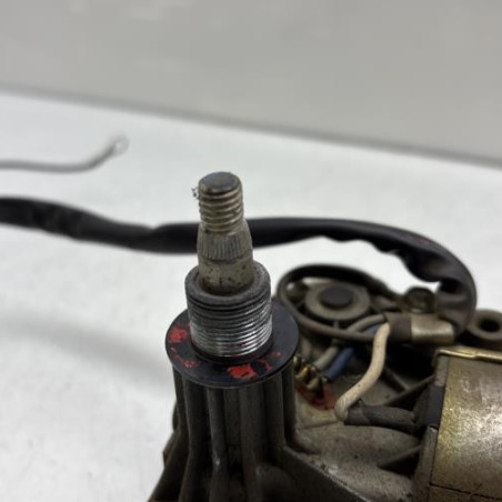 Moteur essuie glace arriere PEUGEOT 205