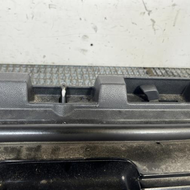 Hayon inferieur PEUGEOT 3008 1 Photo n°2