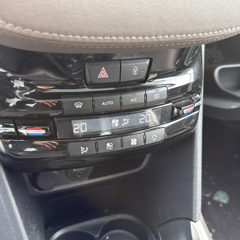 PEUGEOT 2008 1 PHASE 1 1.6 HDI - 8V TURBO Photo n°12