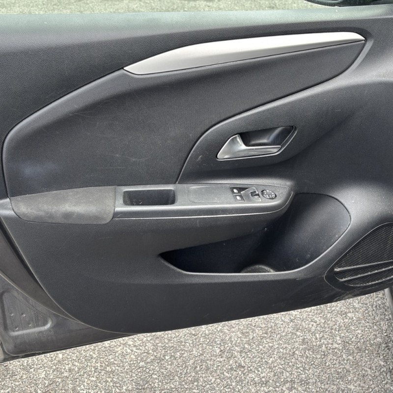 OPEL CORSA F PHASE 1 1.2i - 12V Photo n°9