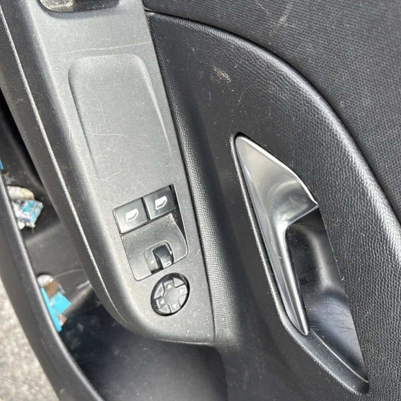 OPEL CORSA F PHASE 1 1.2i - 12V Photo n°10