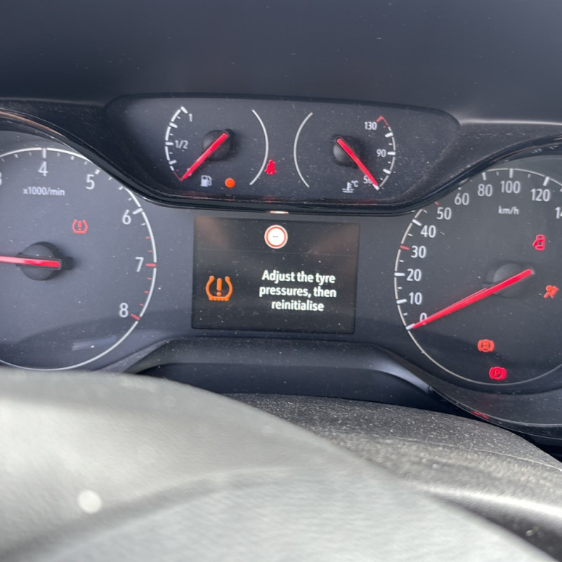 OPEL CORSA F PHASE 1 1.2i - 12V Photo n°19