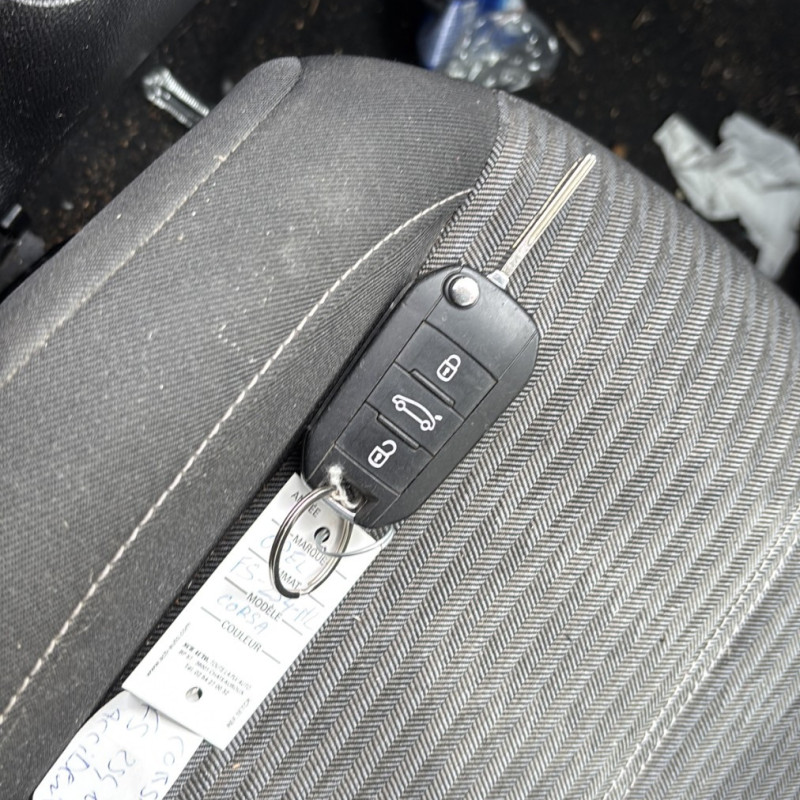 OPEL CORSA F PHASE 1 1.2i - 12V Photo n°21