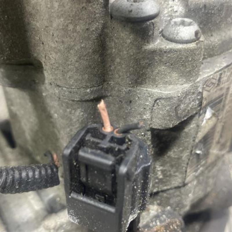 Compresseur clim DACIA SANDERO 2 Photo n°2