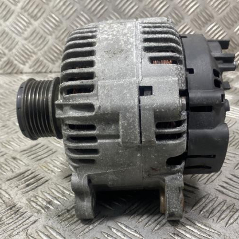Alternateur VOLKSWAGEN PASSAT 5 Photo n°2