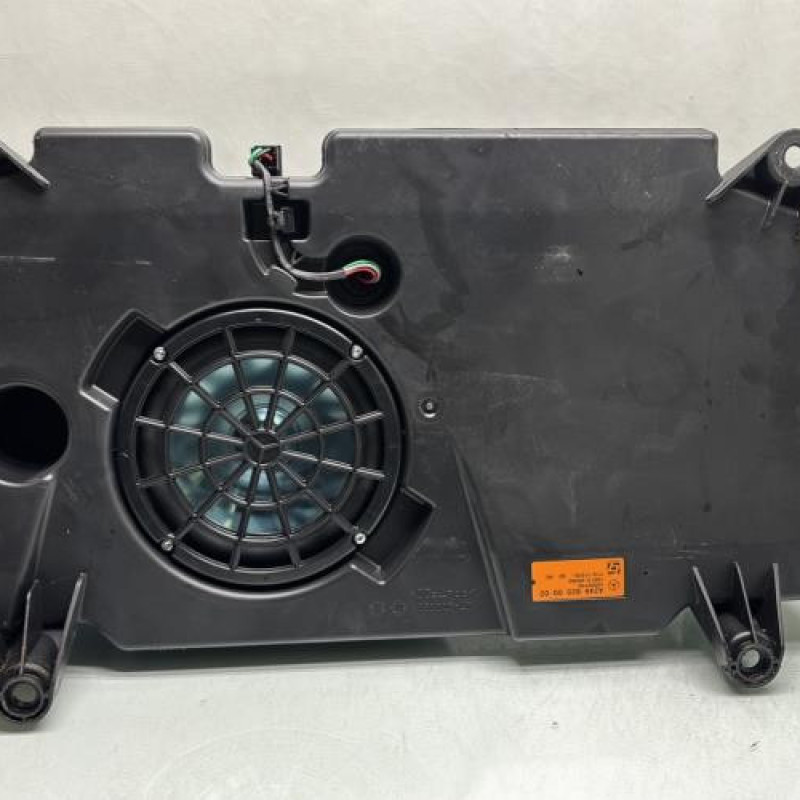 Caisson de basses MERCEDES CLASSE A 176 Photo n°4