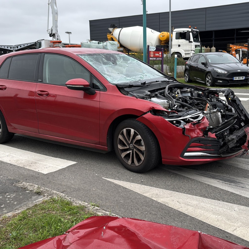 VOLKSWAGEN GOLF 8 PHASE 1 1.0 TSI - 12V TURBO Photo n°2