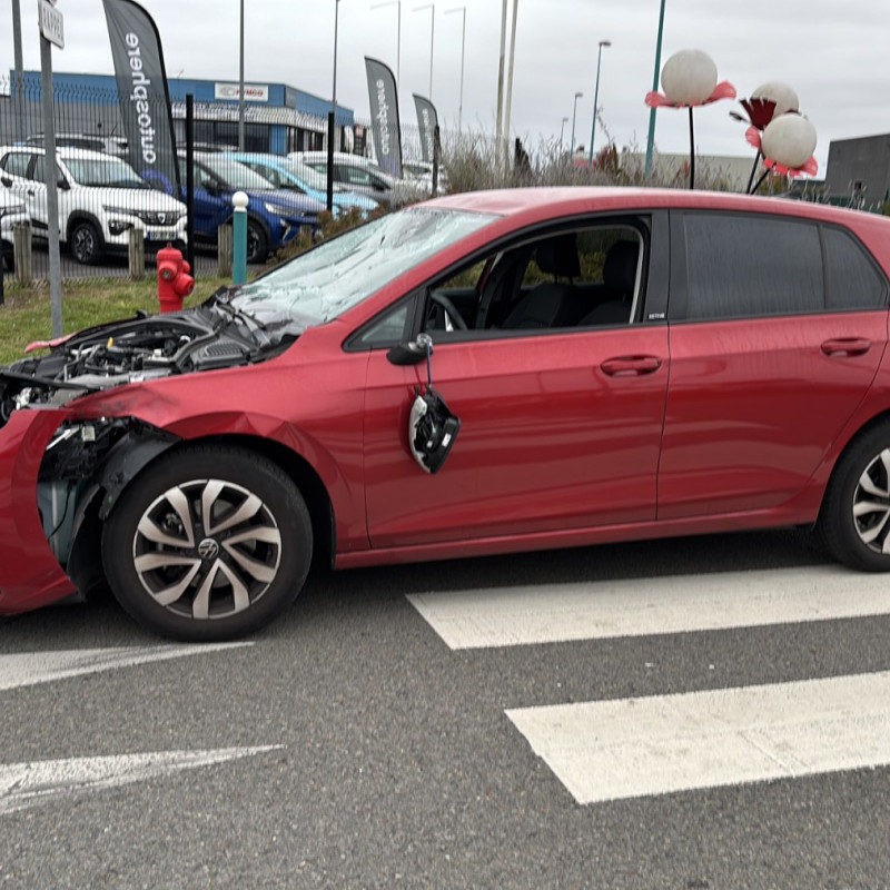 VOLKSWAGEN GOLF 8 PHASE 1 1.0 TSI - 12V TURBO Photo n°3