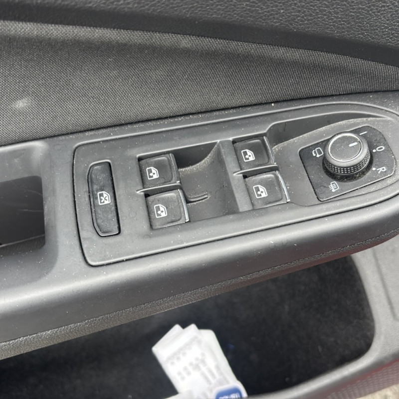 VOLKSWAGEN GOLF 8 PHASE 1 1.0 TSI - 12V TURBO Photo n°20