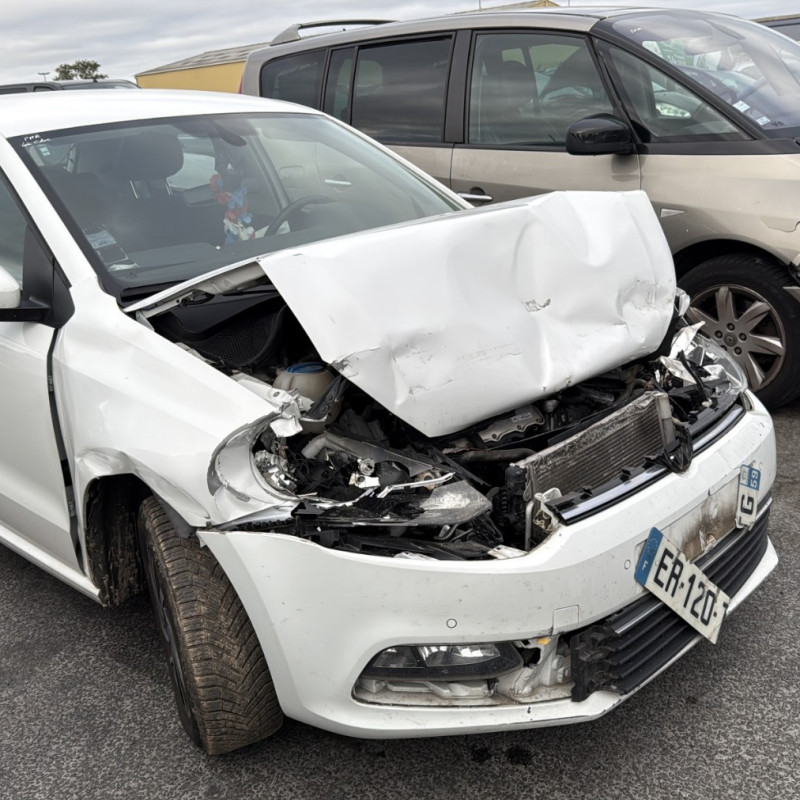 VOLKSWAGEN POLO 5 PHASE 2 1.2 TSI - 16V TURBO Photo n°2