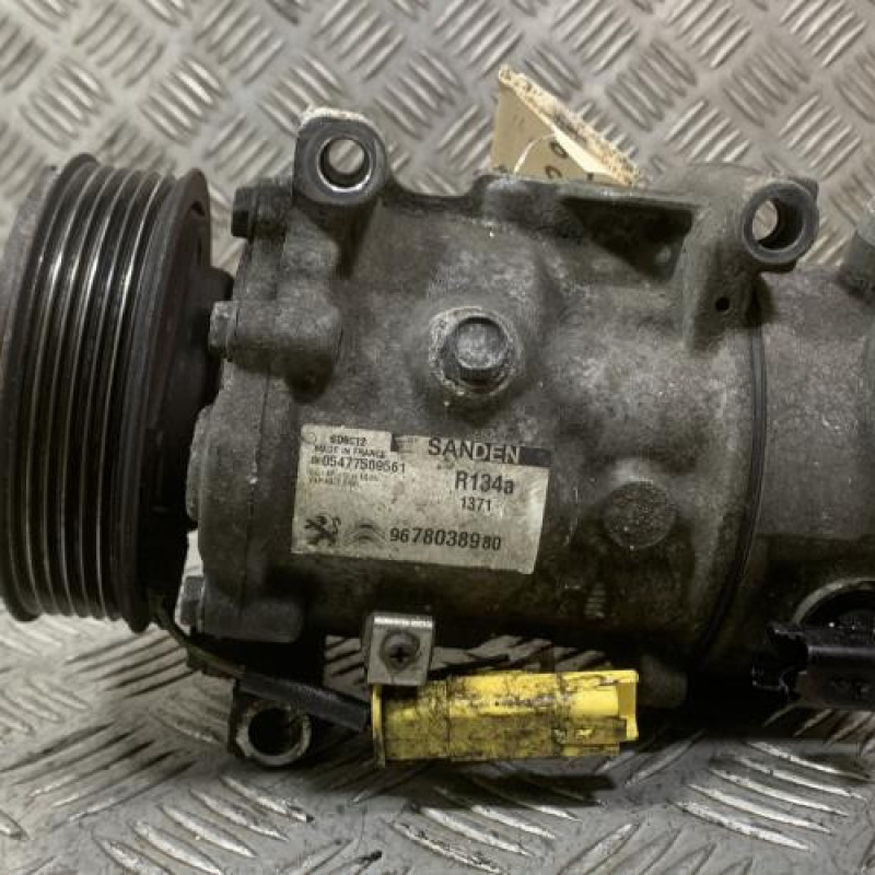 Compresseur clim PEUGEOT 508 1 Photo n°2