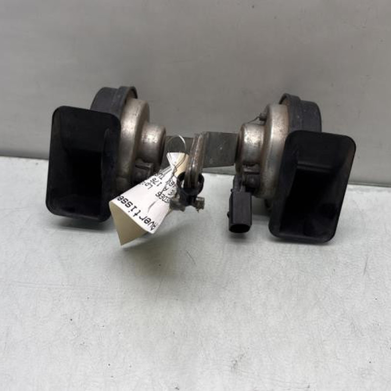 Avertisseur/Klaxon MERCEDES CLASSE A 176 Photo n°4