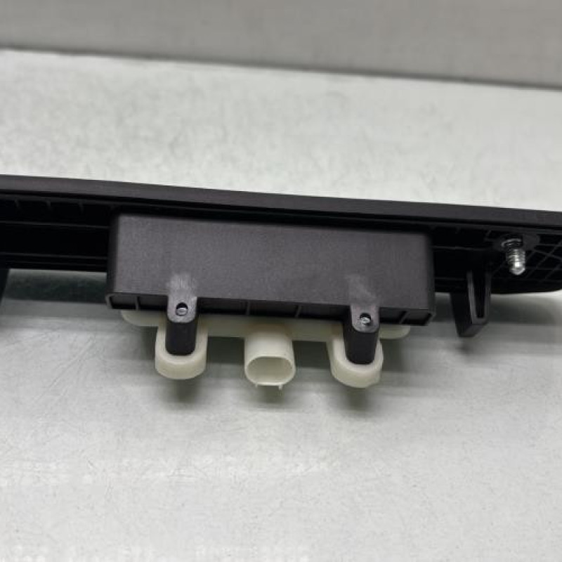 Bouton de coffre MERCEDES CLASSE A 176 Photo n°2