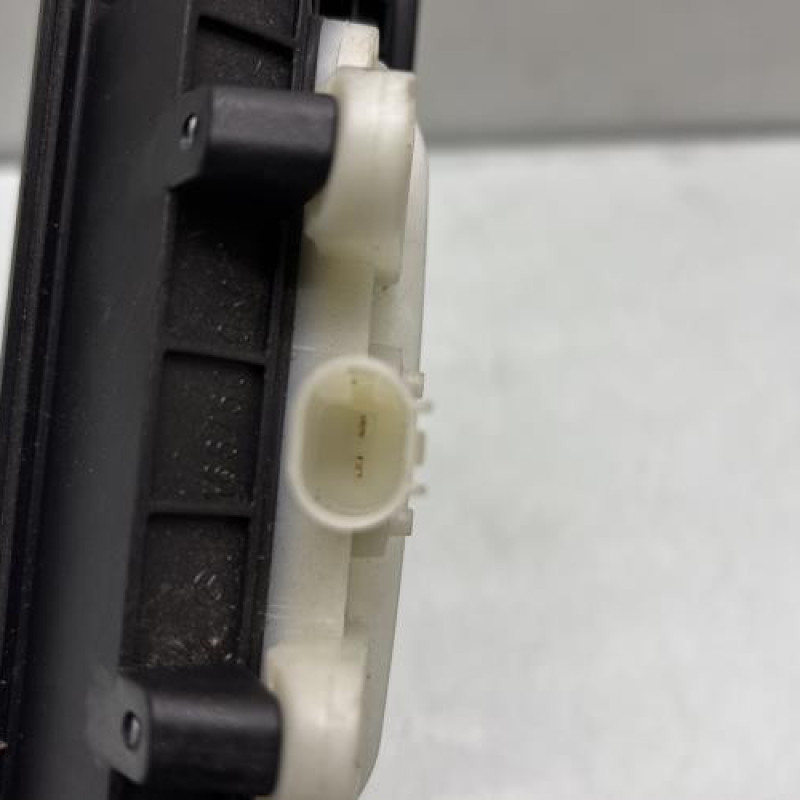 Bouton de coffre MERCEDES CLASSE A 176 Photo n°3