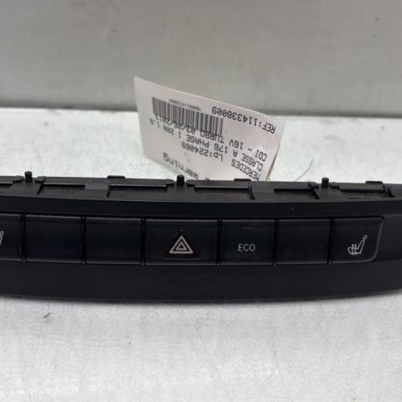 Bouton de warning MERCEDES CLASSE A 176 Photo n°1