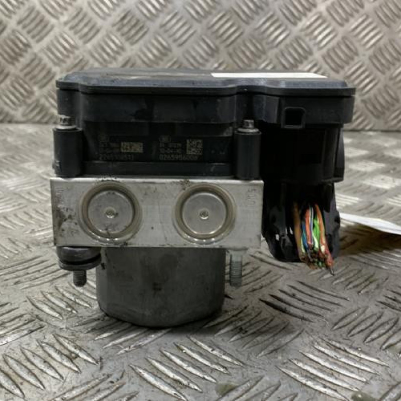 Bloc ABS (freins anti-blocage) MERCEDES CLASSE A 176 Photo n°1