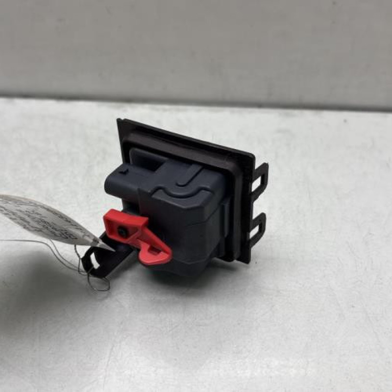 Actionneur verrou trappe d'essence MERCEDES CLASSE A 176 Photo n°2