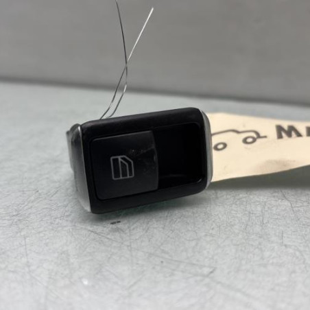 Interrupteur de leve vitre arriere droit MERCEDES CLASSE A 176 Photo n°1