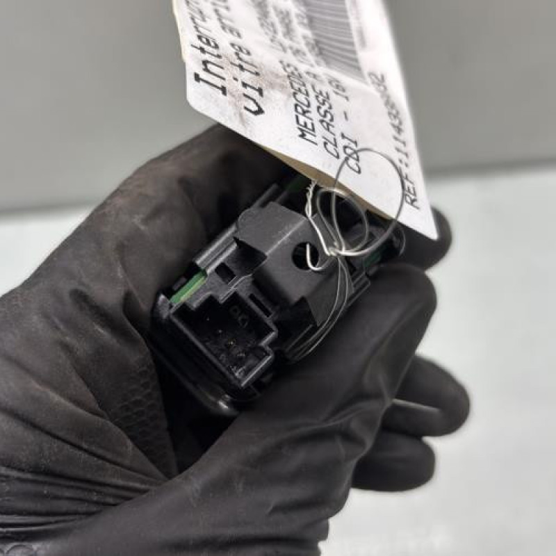 Interrupteur de leve vitre arriere droit MERCEDES CLASSE A 176 Photo n°3