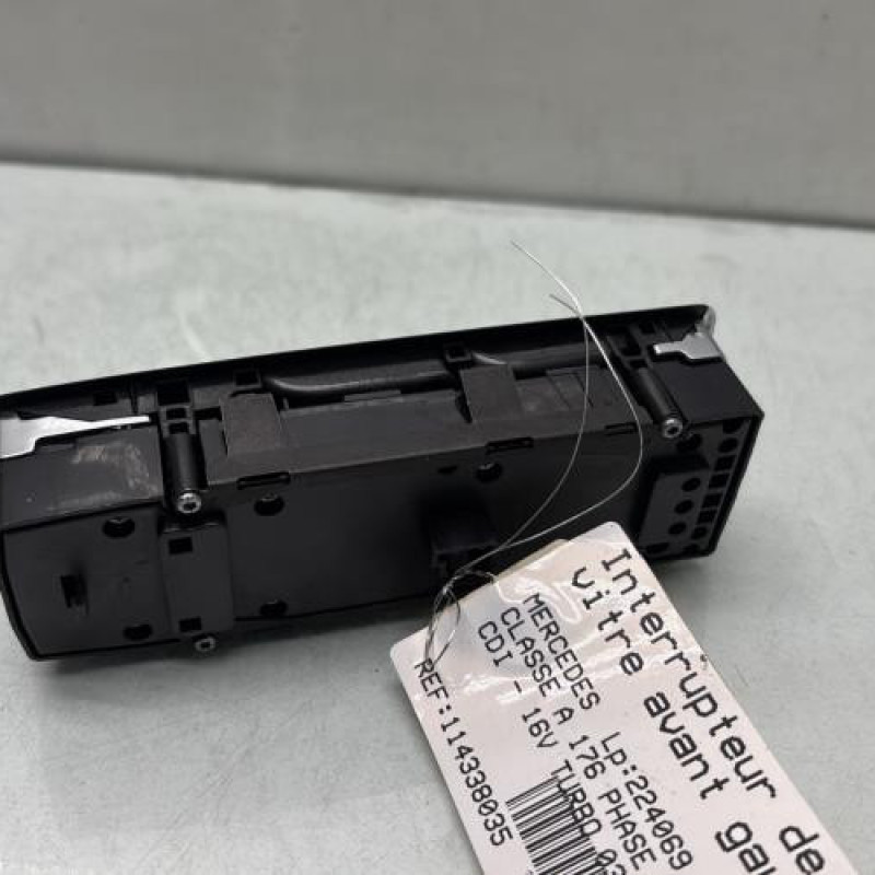 Interrupteur de leve vitre avant gauche MERCEDES CLASSE A 176 Photo n°2