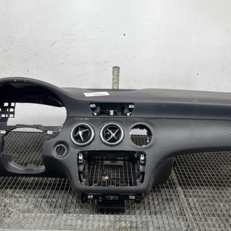 Planche de bord complete MERCEDES CLASSE A 176 Photo n°1