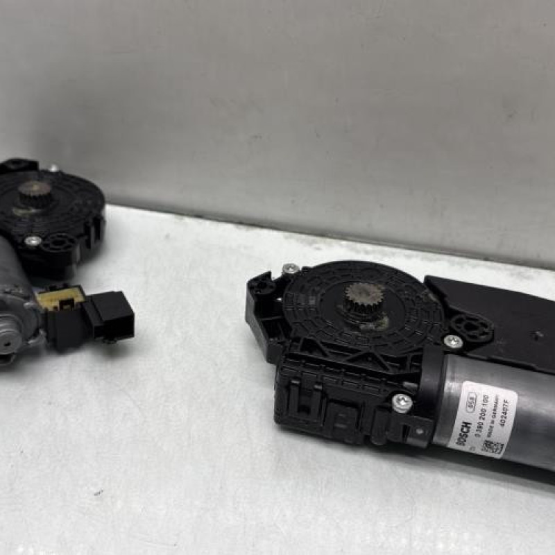 Moteur toit ouvrant MERCEDES CLASSE A 176 Photo n°1