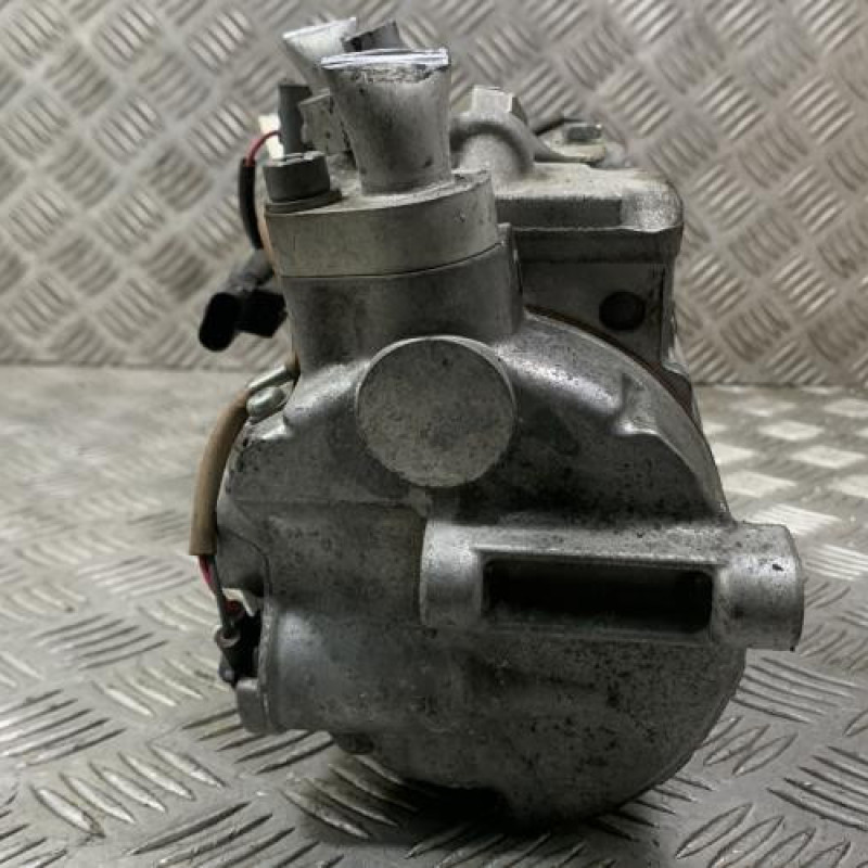 Compresseur clim MERCEDES CLASSE A 176 Photo n°2