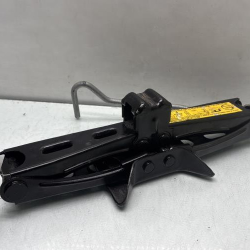 Cric MERCEDES CLASSE A 176 Photo n°1