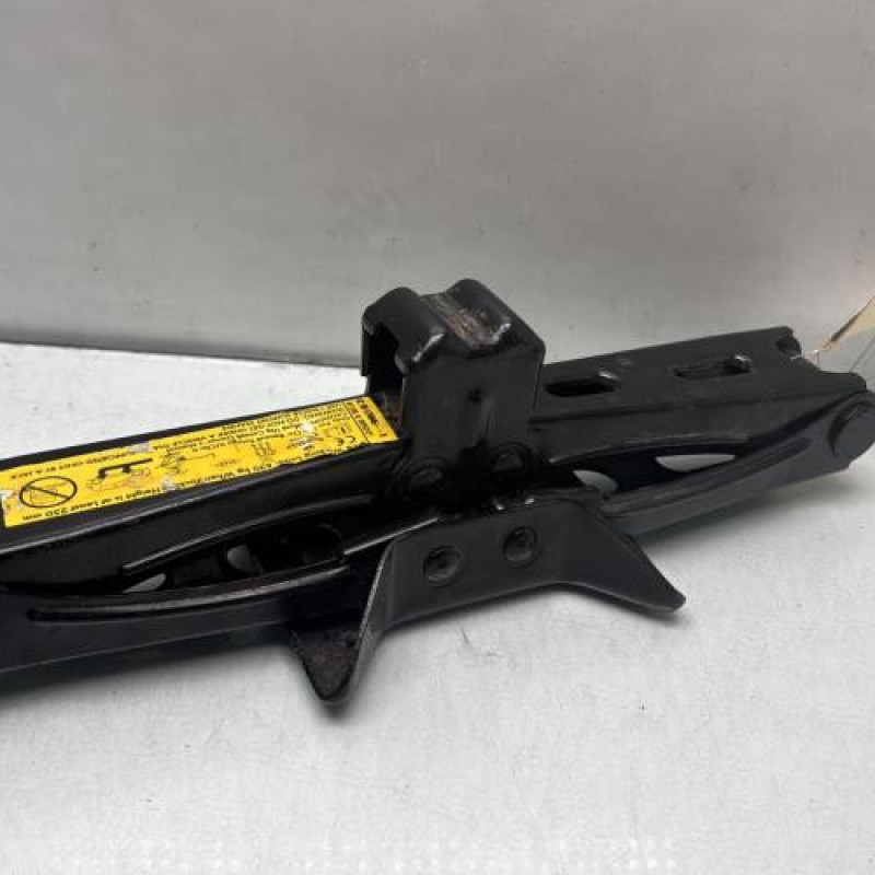 Cric MERCEDES CLASSE A 176 Photo n°2