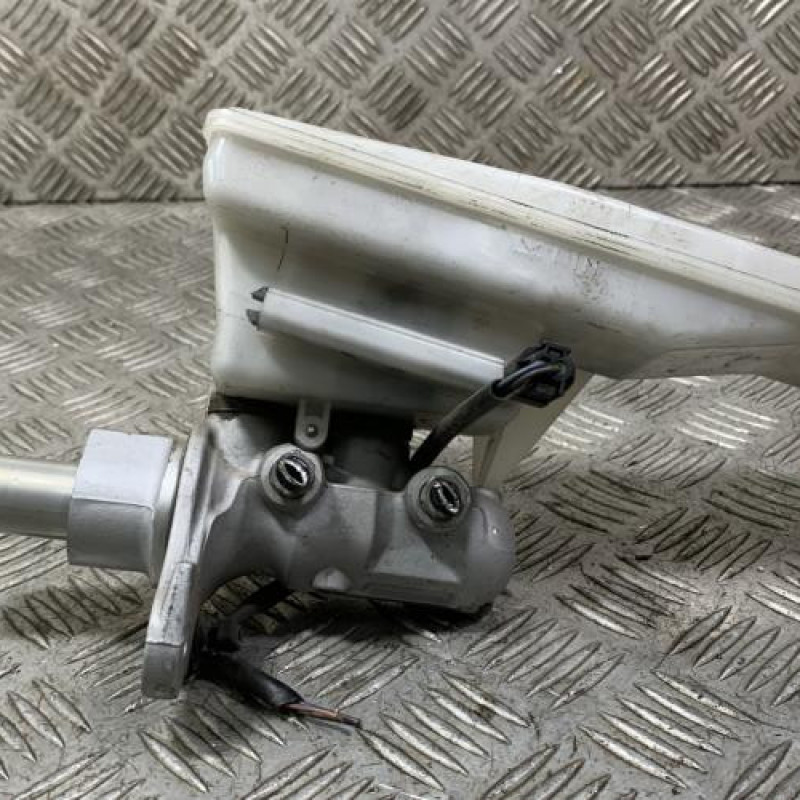 Maitre cylindre (freinage) MERCEDES CLASSE A 176 Photo n°2