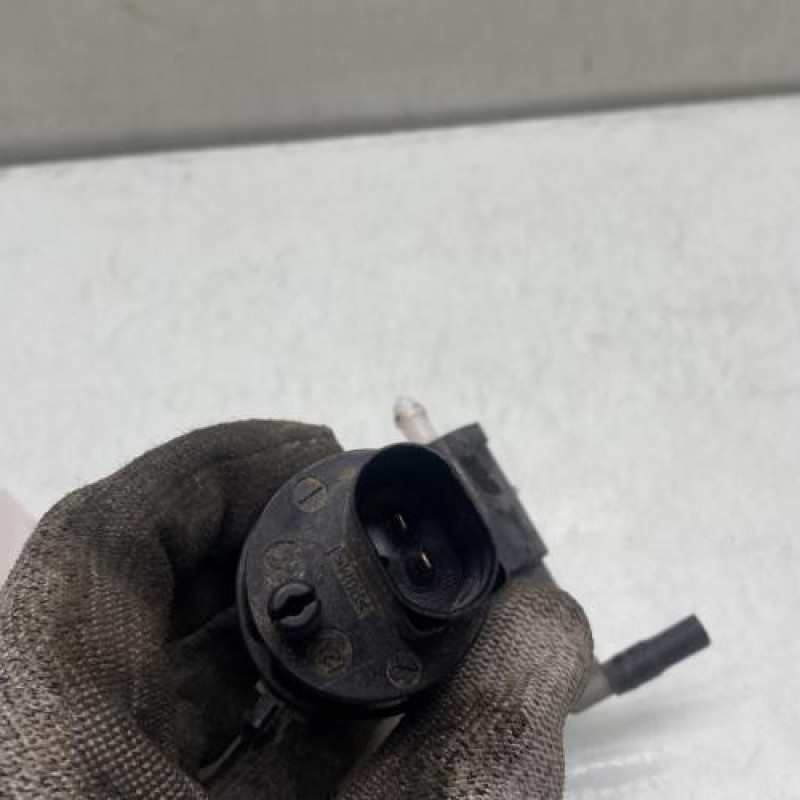 Pompe lave glace avant MERCEDES CLASSE A 176 Photo n°3