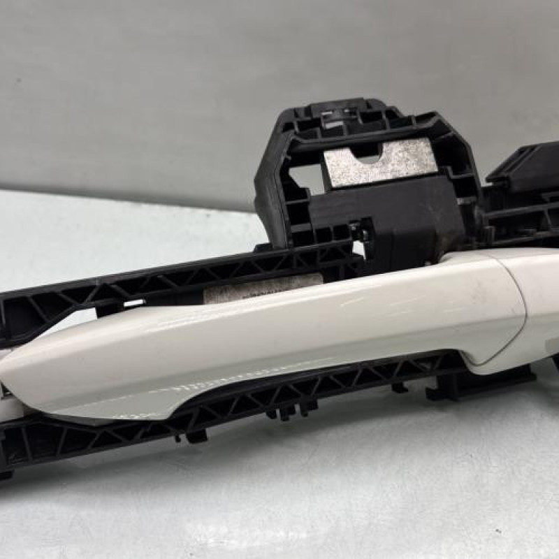 Poignee porte arriere droit MERCEDES CLASSE A 176 Photo n°1